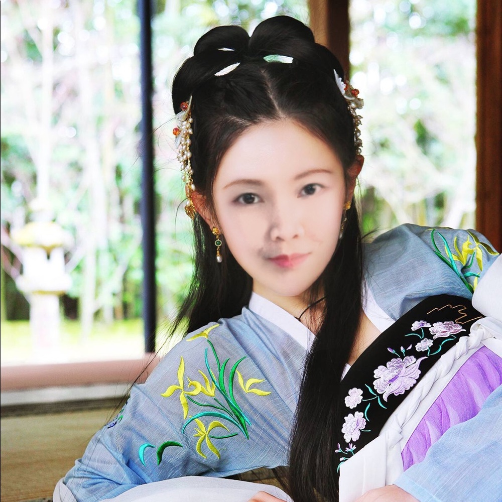 Meet your Posher, Feeve